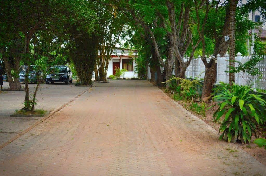 Hotel Empryean Katunayaka Exterior foto
