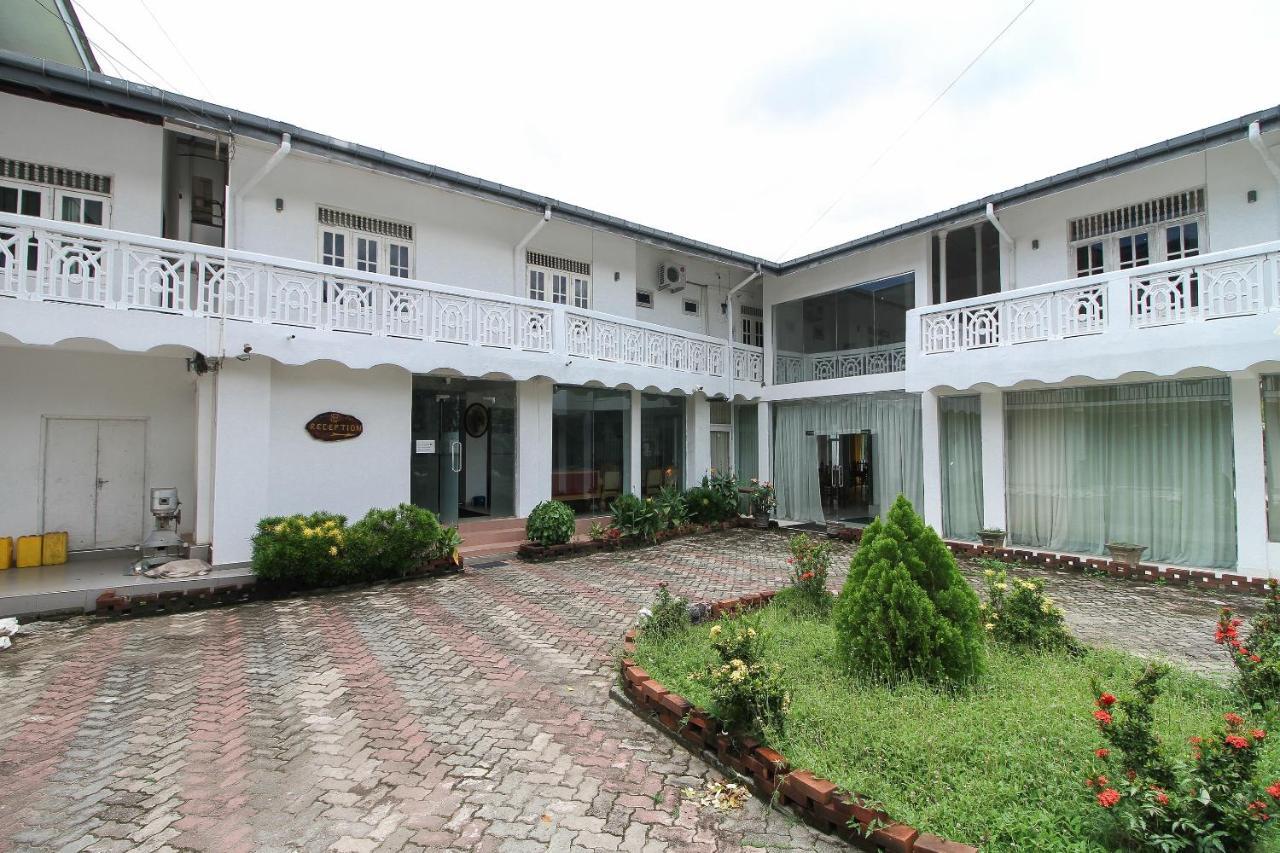Hotel Empryean Katunayaka Exterior foto